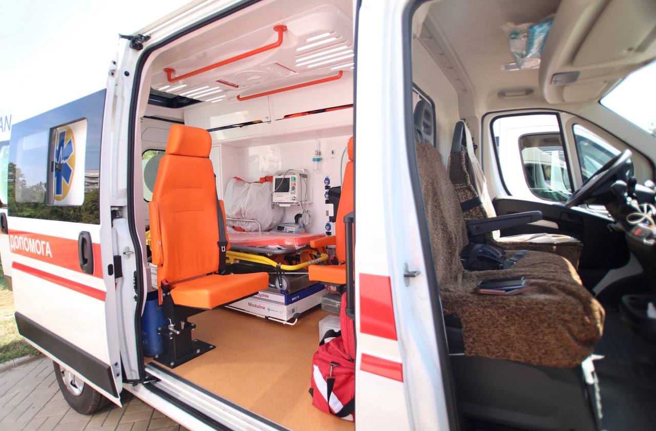 нікопольська станція екстреної меддопомоги отримала 22 нові «швидкі» - зображення 4